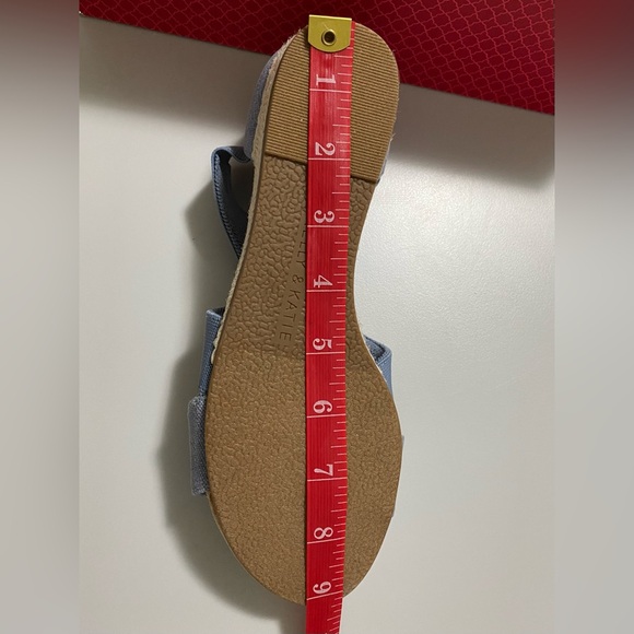 NWOT Kelly & Katie Canvas Sandals - Picture 13 of 14